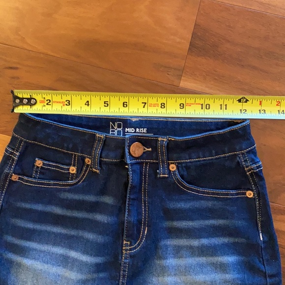 Cute NOBO Mid Rise Jean Skirt Size. 5 - Picture 4 of 5